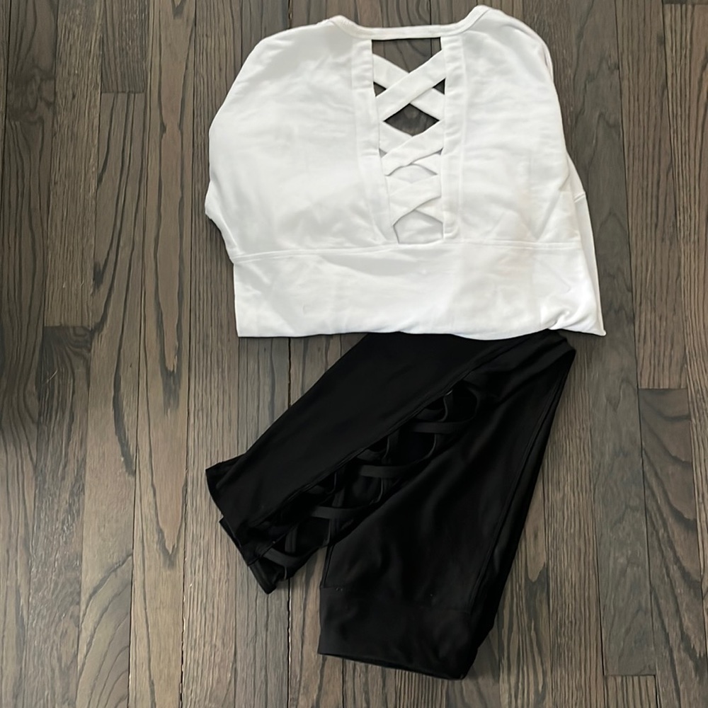 Crossed Yoga Outfit